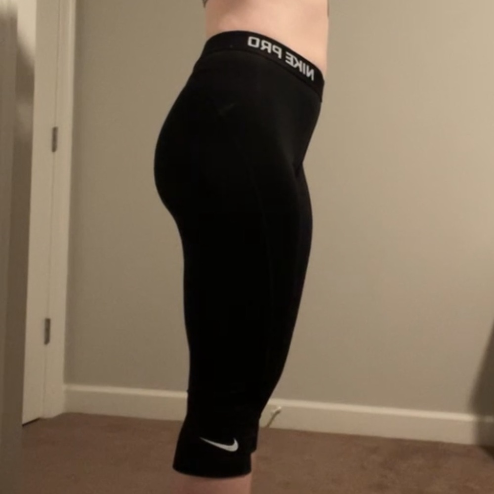Nike pro women’s crop leggings